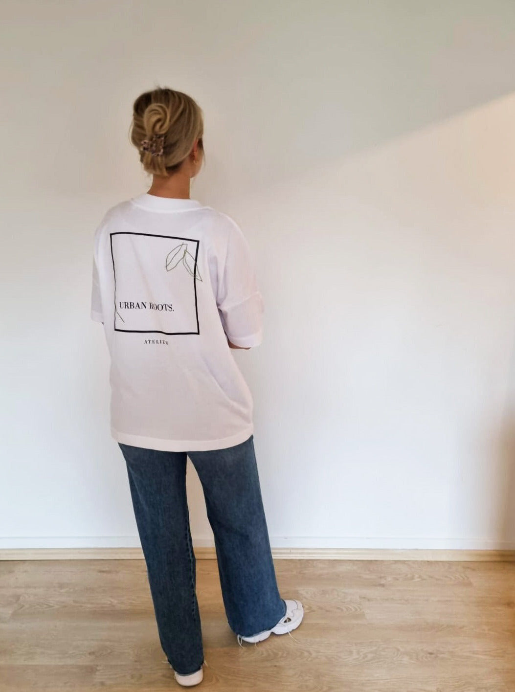 Tee Logo white