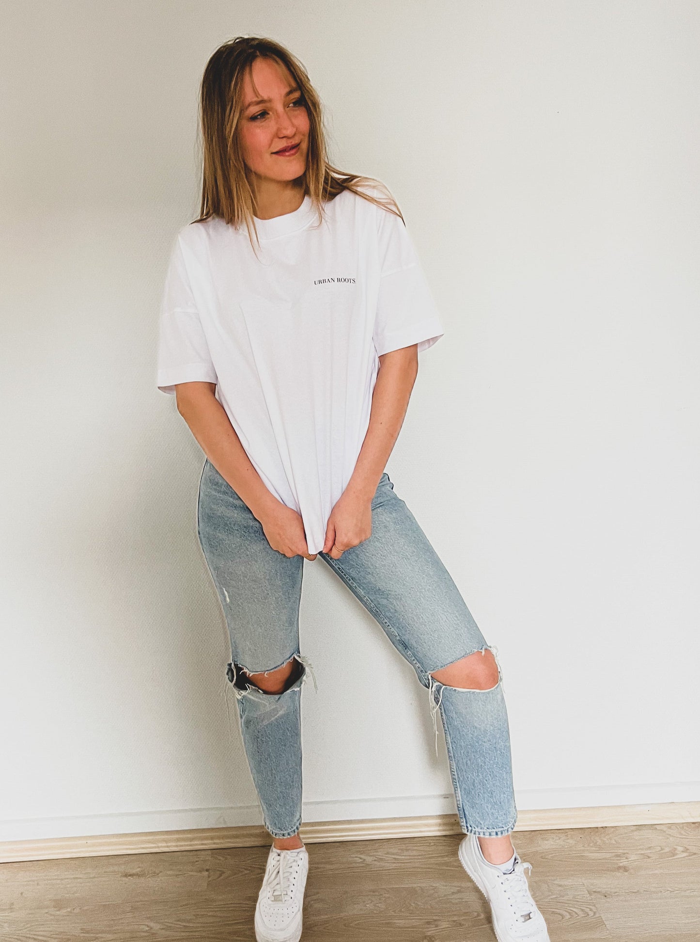 Tee Logo white
