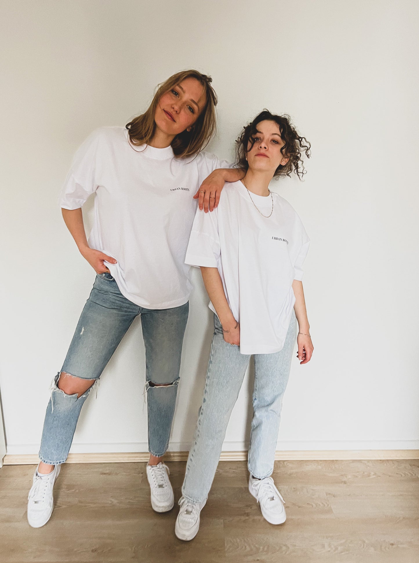 Tee Logo white