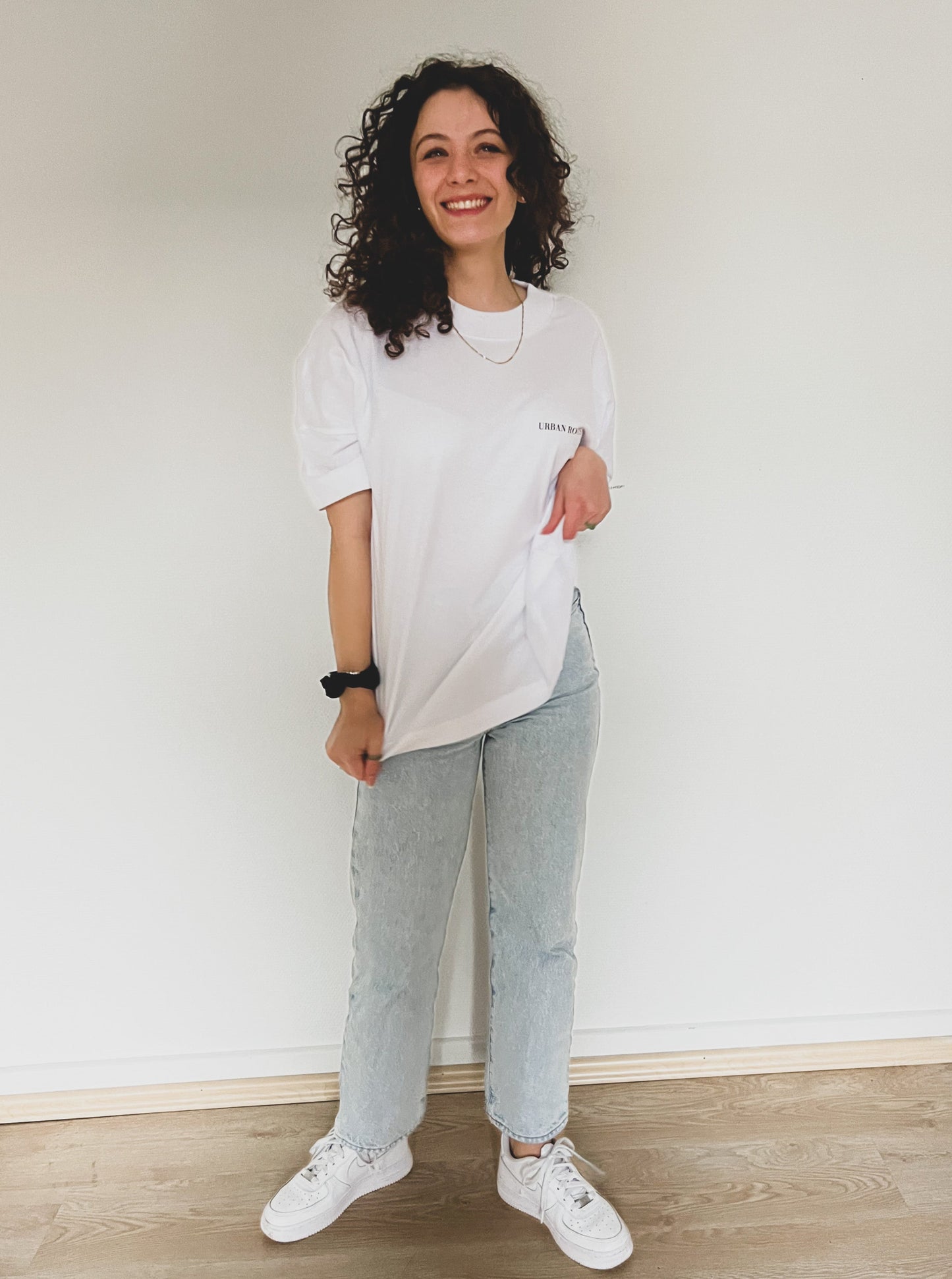 Tee Logo white